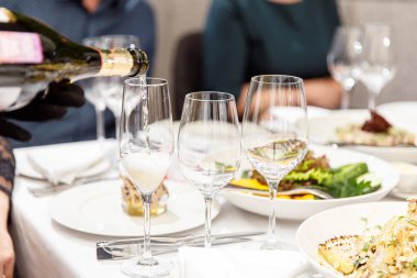 Düğün Resepsiyonu için Giyinik Masa 