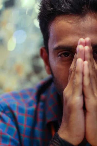 İnsanın el ele tutuşması yakındır