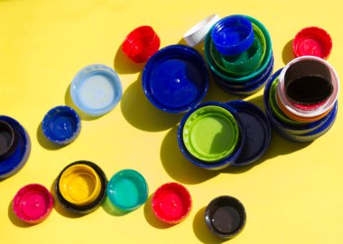 Konu bileşiminde denge kavramı olarak denge. Ayrı çöp toplama. Ayrı plastik kaplama koleksiyonu..