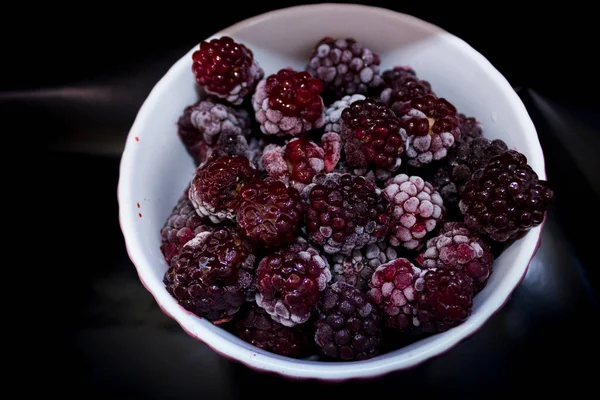 Tiefkühlkost Gefrorene Brombeeren Gefrorene Beeren Gefrorene Blackberry Nahaufnahme — Stockfoto