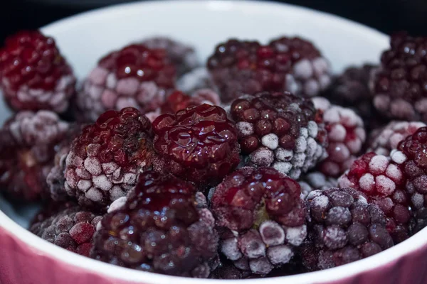 Tiefkühlkost Gefrorene Brombeeren Gefrorene Beeren Gefrorene Blackberry Nahaufnahme — Stockfoto