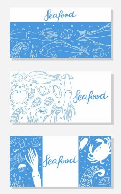 Deniz ürünleri karalama seti. Kafe, restoran menüsü, broşür ya da okyanus ürünleriyle dolu poster. Yengeç ve karides, balık, istiridye ve ahtapot dokunaçları. Mavi üzerine beyaz nesneler.