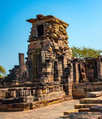 Sanchi Stupa kalıntıları, asıl stupa İmparator Ashoka tarafından inşa edilen 2200 yıllık bir Budist anıtı, UNESCO Dünya Mirası.
