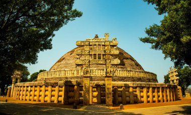 Sanchi Stupa, UNESCO 'nun Dünya Mirası İmparator Ashoka tarafından inşa edilen 2200 yıllık bir Budist anıtı..