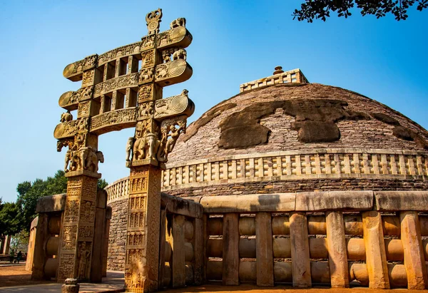 Sanchi Stupa, UNESCO 'nun Dünya Mirası İmparator Ashoka tarafından inşa edilen 2200 yıllık bir Budist anıtı..