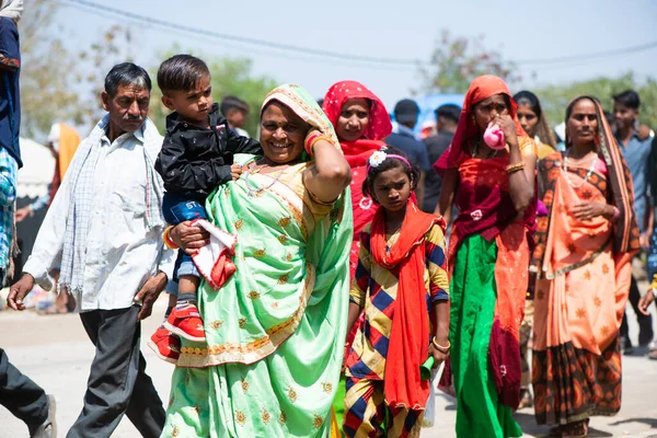 ALIRAJPUR, MADHYA PRADESH, INDIA, 15 Mart 2022: Kabile halkı Bhagoria kabile festivali için bir araya geldi..