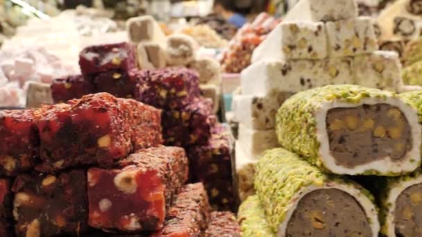Close Shot of Various Turkish Delight in Spice Bazaar Estambul — Vídeos de Stock