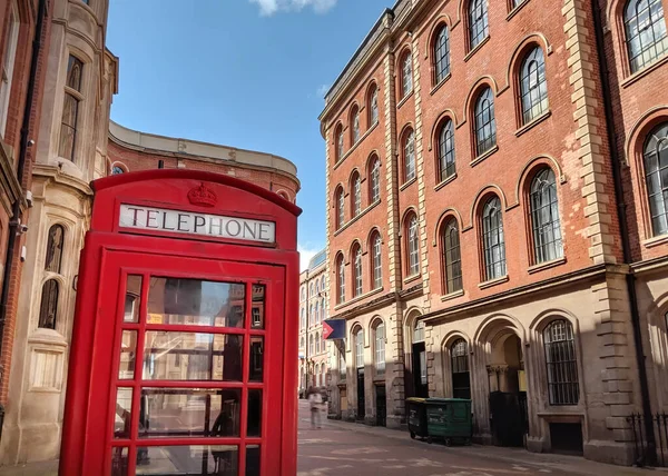 Iconic British Red Telephone Box Street Next Red Brick Buildings — Stock fotografie