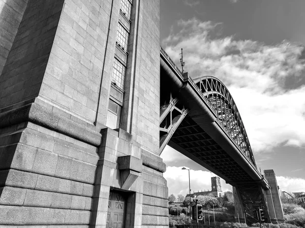 Monochromatyczny Widok Most Tyne River Quayside Newcastle Tyne Wielka Brytania — Zdjęcie stockowe