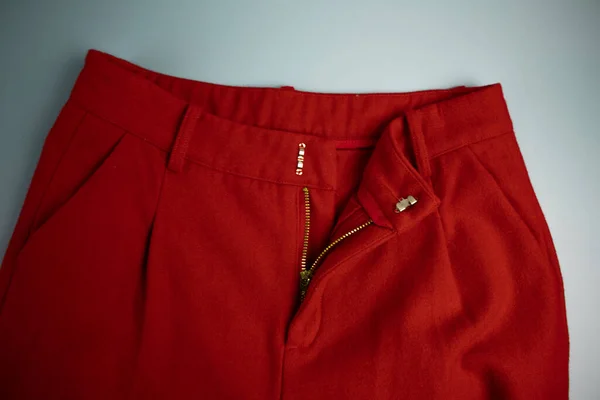 Vintage Czerwone Spodnie Niebieskim Tle — Zdjęcie stockowe