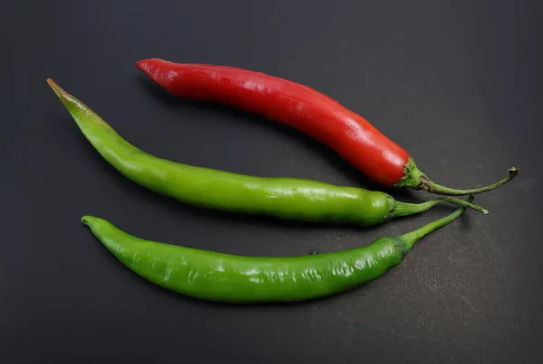 Red Green Chillies Black Background — Stock Photo, Image