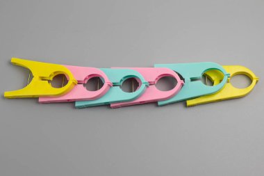 Bir metin için kopyalama alanı ile düzenlenmiş çok renkli plastik