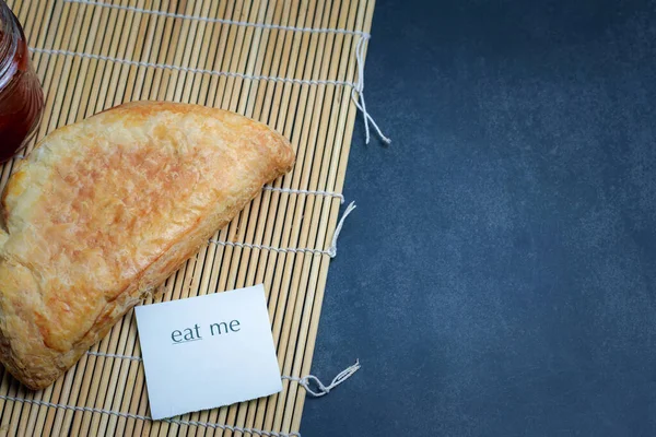 Patty Uma Bolsa Com Geléia Morango Espaço Cópia — Fotografia de Stock