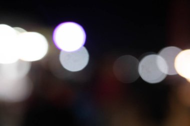 Tayland 'daki tapınak fuarının bokeh arka planına sahip bulanık ışık. Soyut bulanık dairesel bokeh arkaplan.