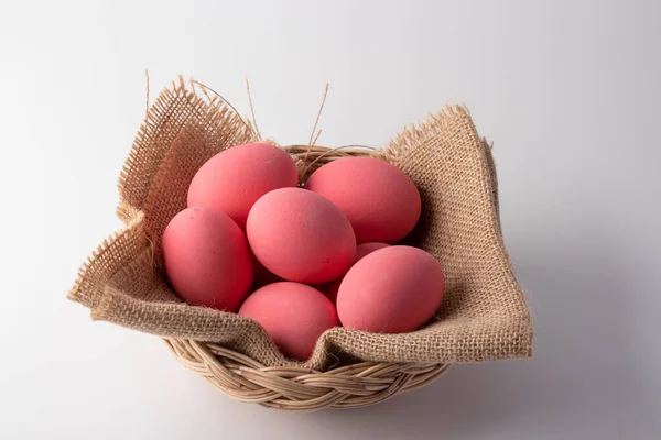 Яйца Розового Века Плетеной Корзине Белом Фоне — стоковое фото