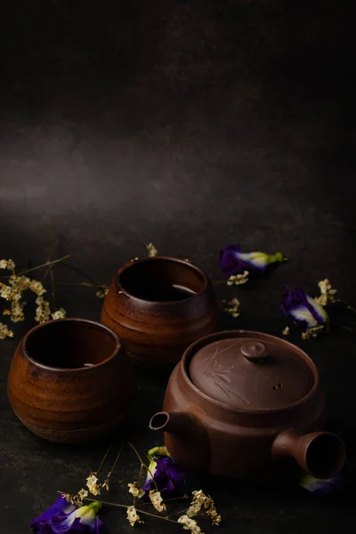 Siyah Arka Planda Antika Kahverengi Çin Çayı Seti — Stok fotoğraf