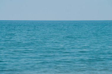 Parlak mavi okyanus arka plan, sakin deniz manzarası arka plan