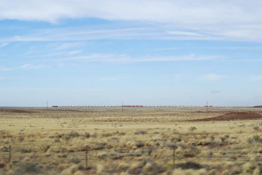 ABD çöl sakin bir yük treni ufukta, yatay