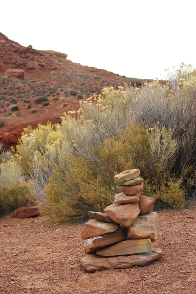 Cairn Σωρός Από Πέτρες Στην Κόκκινη Έρημο Utah Ηπα — Φωτογραφία Αρχείου