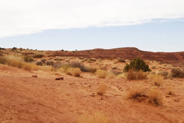 モニュメント バレーの赤い砂漠の風景 ユタ州 アメリカ合衆国 — ストック写真
