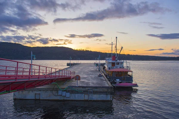 Solnedgången Över Dock Med Fiskebåt Port Alberni Vancouver Island Kanada — Stockfoto