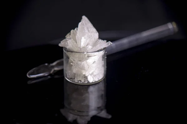 Detal Makro Kannabidiol Crystal Aka Cbd Czysty Białym Tle Marihuany — Zdjęcie stockowe