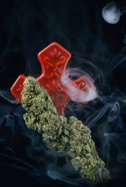 Dried Large Cannabis Nugs Isolated Black Background Smoke Ring Red — Stock Photo, Image