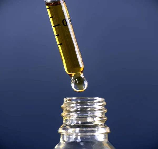 Makró Részlete Kannabisz Cbd Olaj Használatos Orvosi Rendeltetésű Cseppszámláló — Stock Fotó