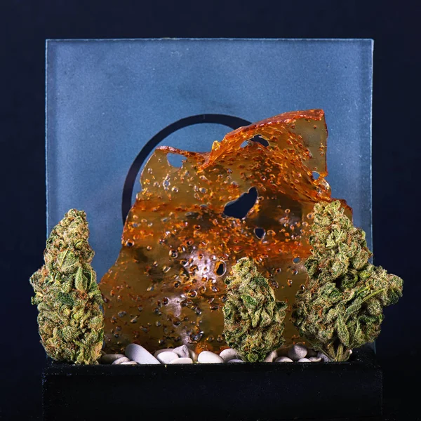 Cannabis Nugs Oil Concentrate Aka Shatter Isolated Black Background Medical — Stock Photo, Image
