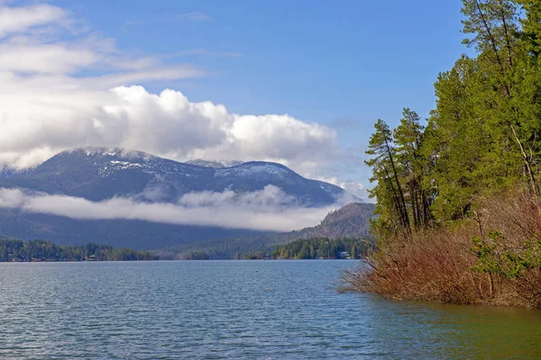 Pemandangan dari taman provinsi Sproat Lake di Pulau Vancouver, BC, C — Stok Foto