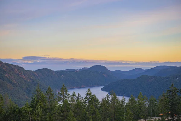 Sunset view of the Saanich inlet and gulf island in Vancouver I — Stok Foto