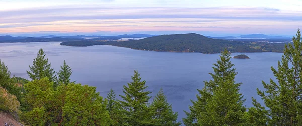 Panoramic view of the Saanich inlet and gulf islands in Vancouve — Stok Foto