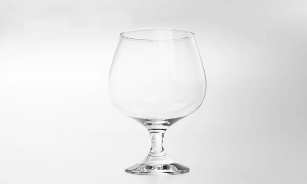 Beyaz Arka Planda Boş Brendi Bardağı — Stok fotoğraf