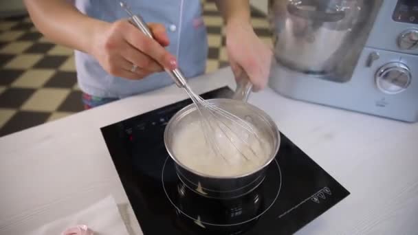 Chef Pastelero Cocinando Malvaviscos — Vídeos de Stock