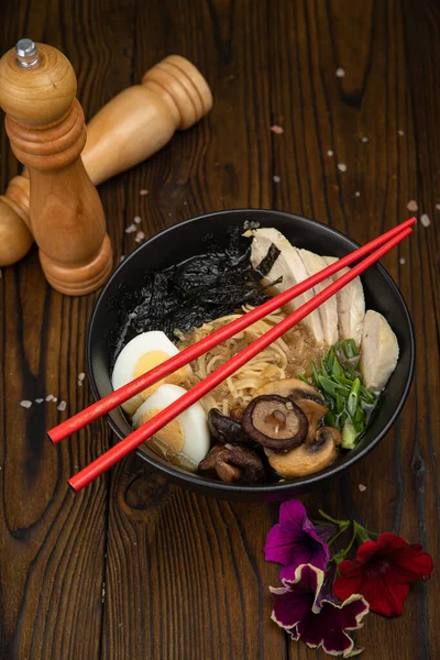 Thai Spicy Soup Pasta Mushrooms Meat Dark Plate Wooden Background — Stock fotografie