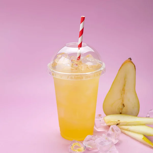Pear Lemonade Plastic Glass Ice Pink Background — Stock Photo, Image