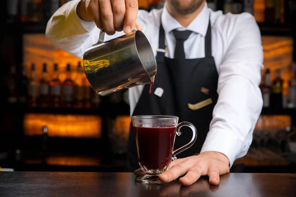 Young Smiling Bartender Black Apron Prepares Mulled Wine — Stock Photo, Image