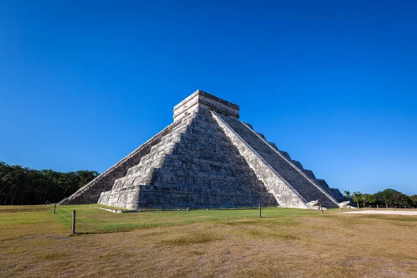 Kukulkan Pyramid Chichen Itza Mexico Tourists — ストック写真