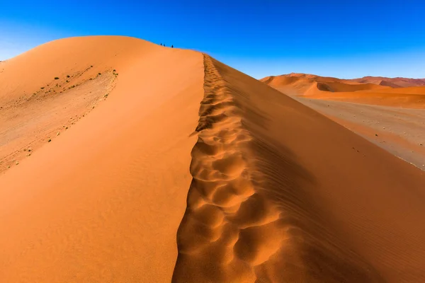 Deserto dunas de areia céu azul — Fotografia de Stock
