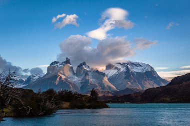 Torres del Paine Milli Parkı 'nda Pehoe Gölü