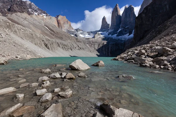 Torres del Paine Ulusal Parkı 'ndaki buzul gölü. — Stok fotoğraf