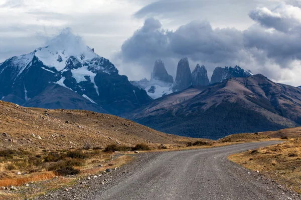 通往Torres del Paine山脉的道路 — 图库照片