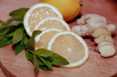 Taze limon suyu, nane çayı, salatalıklı zencefil.