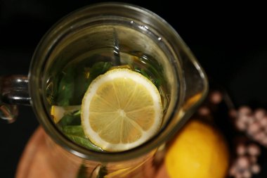 Taze limon suyu, nane çayı, salatalıklı zencefil.