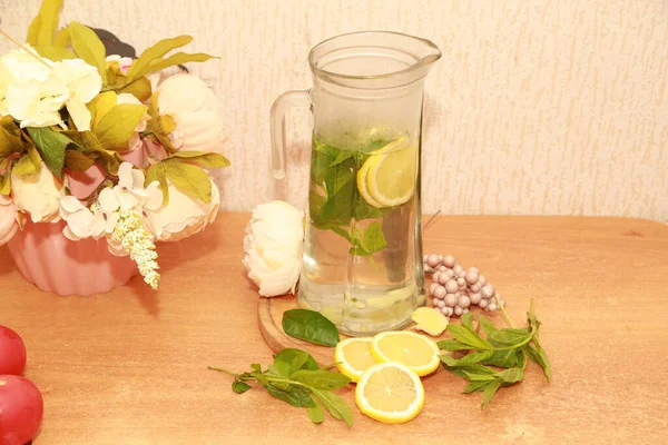 Свежий Лимонный Сок Мятный Чай Имбирь Огурцами — стоковое фото