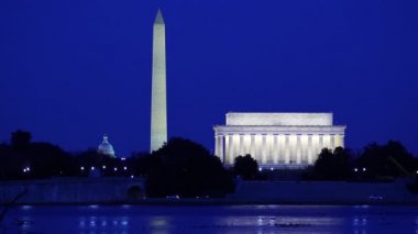 Lincoln Anıtı Başkent Binası Potamac Nehri 'nin karşısında, Blue Hour' da.