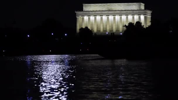 Lincoln Memorial aan de andere kant van de Potomac — Stockvideo