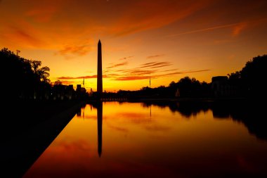 Washington DC 'deki Washington Anıtı Gündoğumu Orange Sky