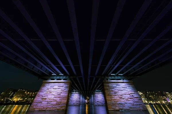 Le George Mason Memorial Bridge la nuit à Washington, D.C.. — Photo
