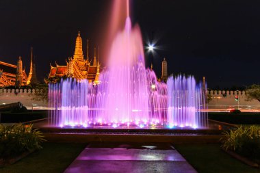 Tayland fıskiyede dans